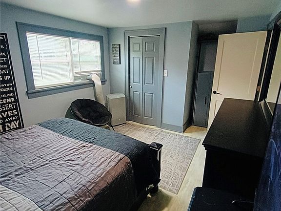 3rd image of 638 Goist Ln