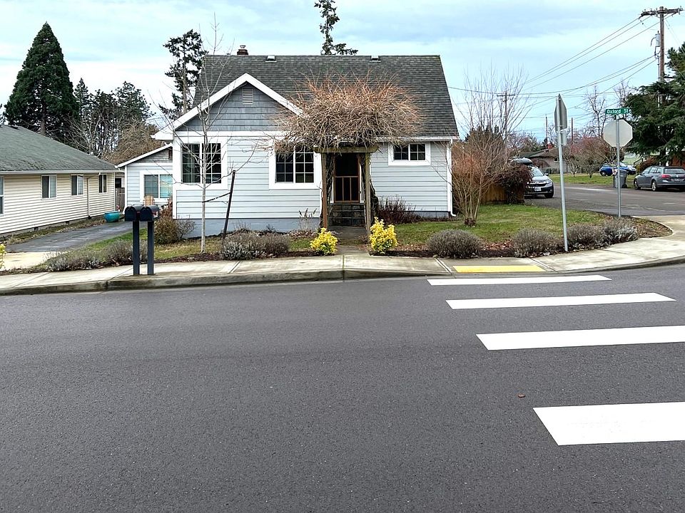 1st image of 2590 Oxford St