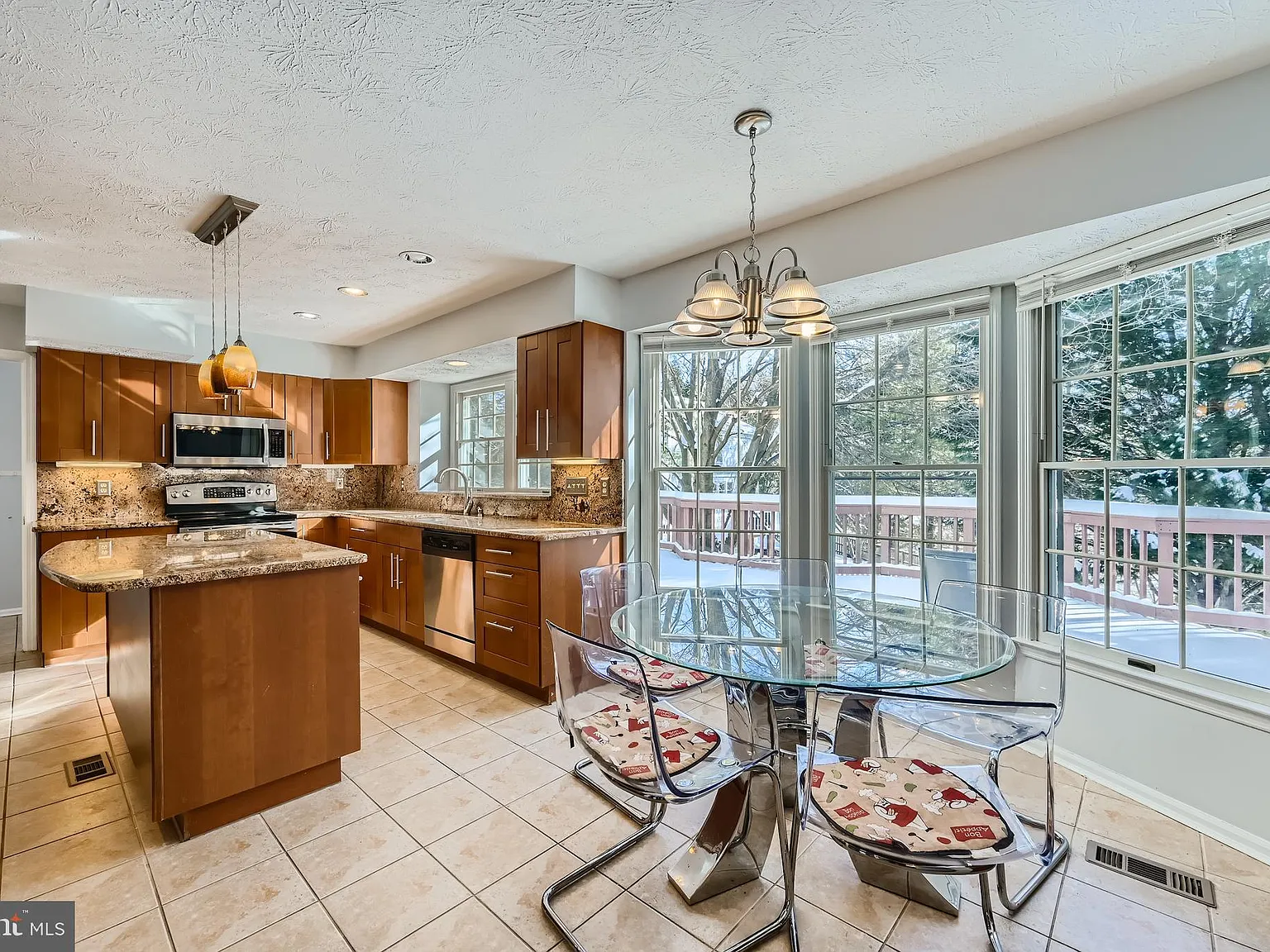 5 bed, 3.5 bath, 4304 sqft, $5,500 — Photo 3