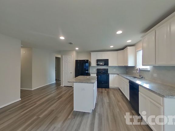 3rd image of 1023 Spofford Dr