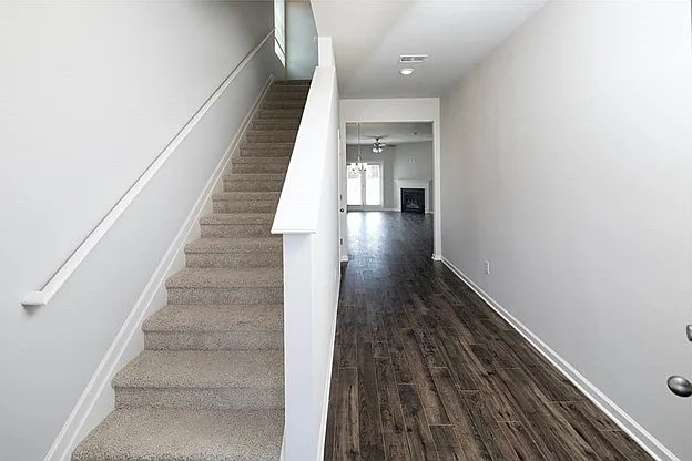 5 bed, 2361 sqft, $2,375 — Photo 3