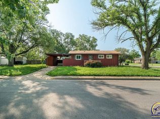 7130 SW Wheatfield Ln, Topeka, KS 66619