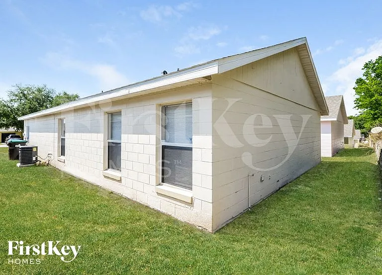 7547 Groveoak Dr — Photo 14