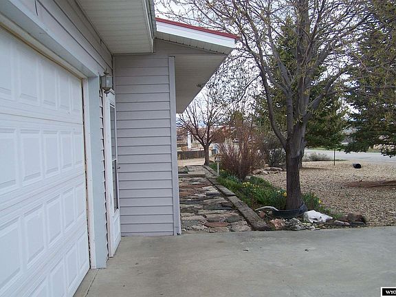 4th image of 108 Airport Ave