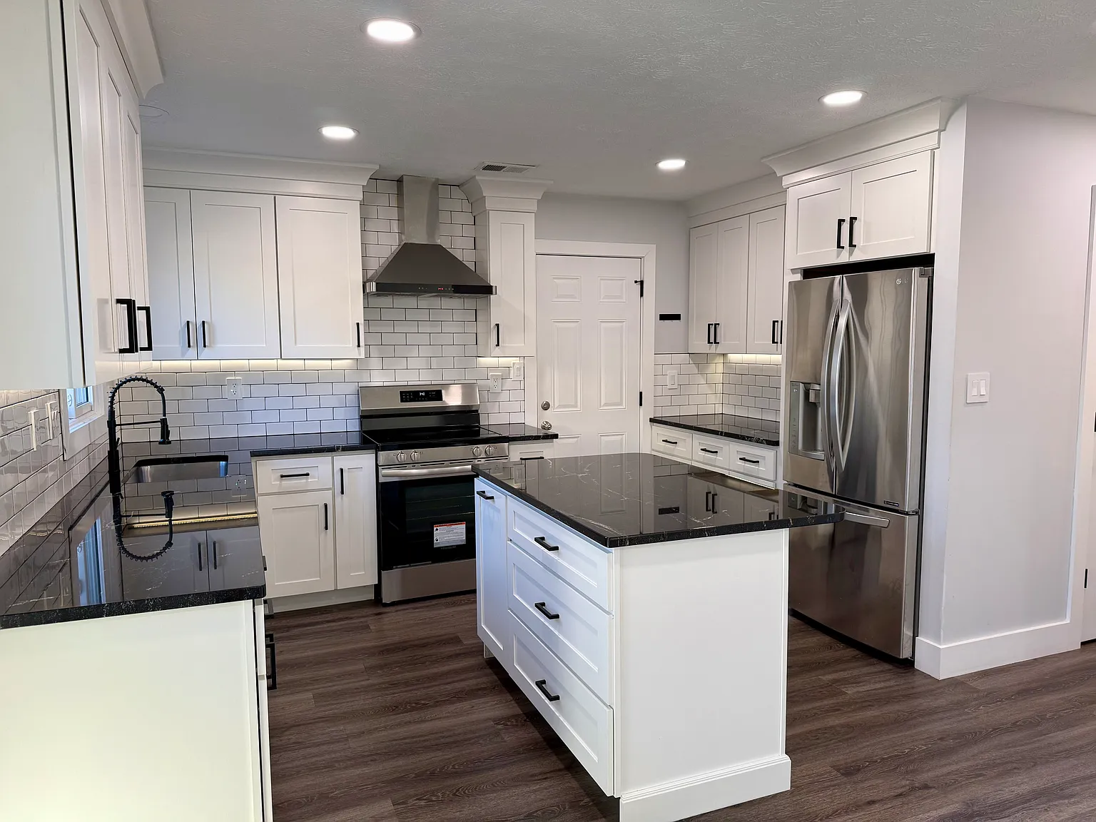 3 bed, 2.5 bath, 1548 sqft, $2,400 — Photo 3