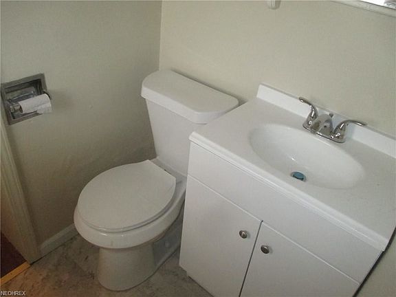4th image of 324 Forest Ave