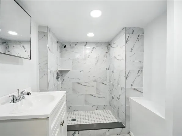 283 Griffith Street image 7 of 29