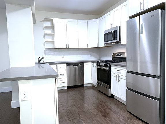 2nd image of 1035 Pine St