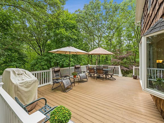 3rd image of 35 Gull Hill Dr