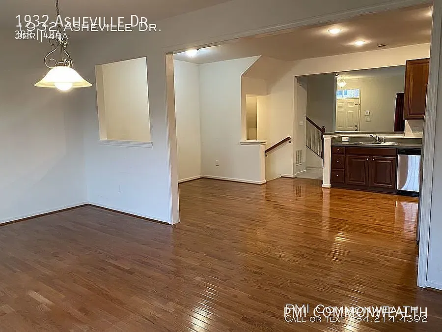 3 Bed / 3.5 Bath Townhouse (Available Now) — Photo 3