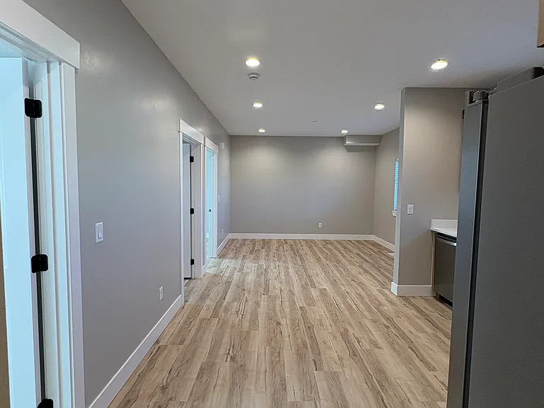 338 E Main St #4 — Photo 18