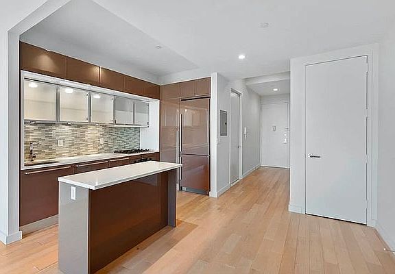 3rd image of 75 Wall St #25P
