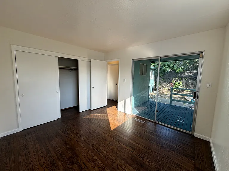 551 5th St — Photo 17