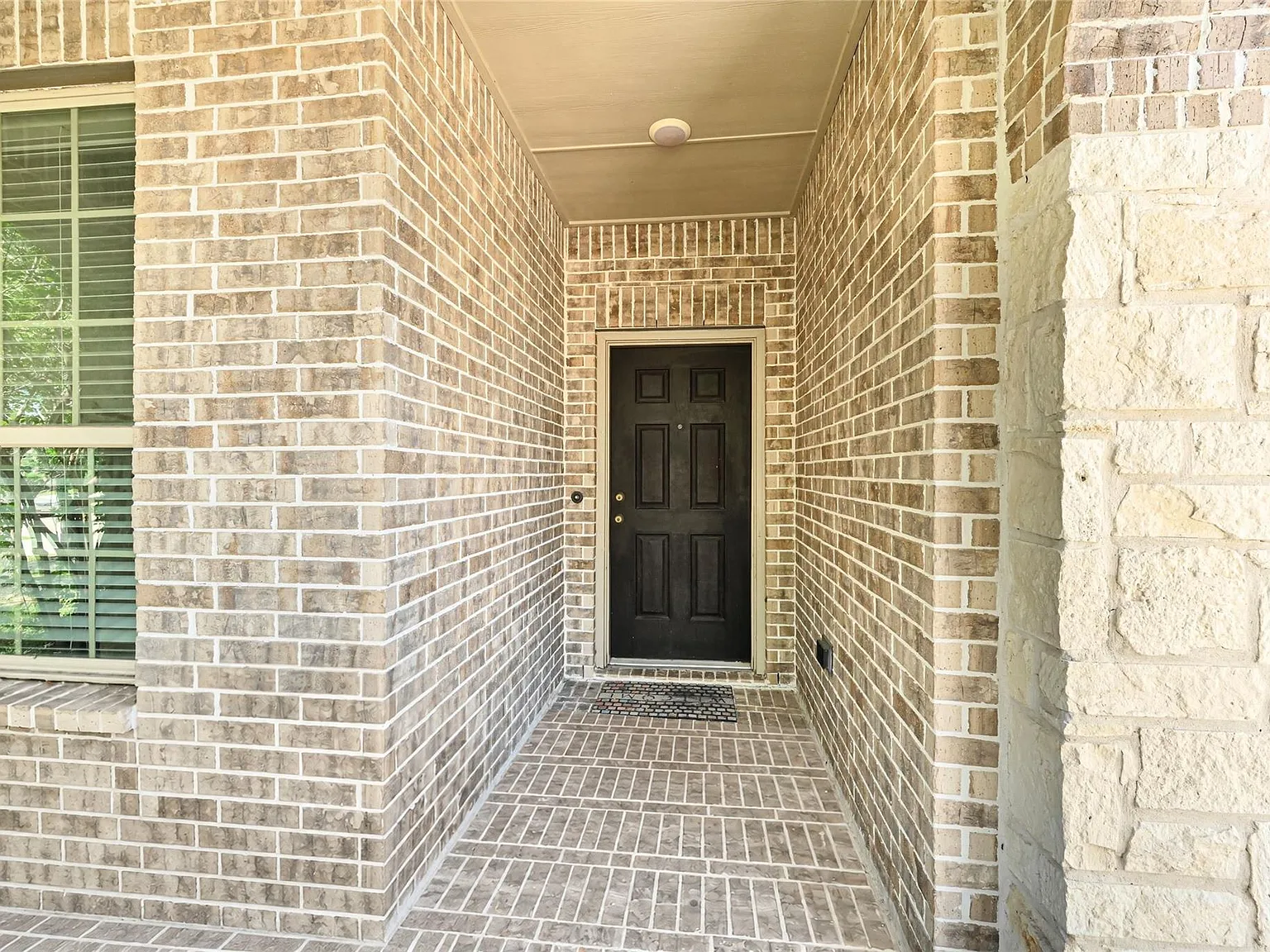 3 bed, 2.0 bath, 1875 sqft, $2,500 — Photo 3