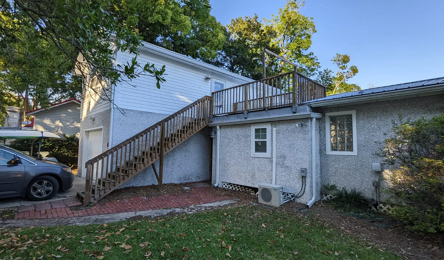422 Sea Breeze Dr — Photo 1
