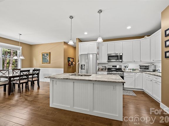 3rd image of 202 Windy Acres Knoll Dr