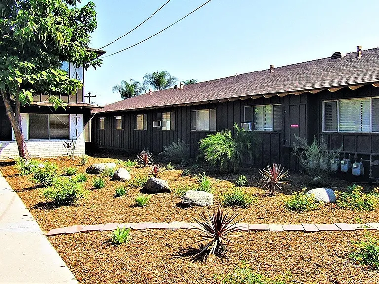 Town and Country Garden Apartments — Photo 7