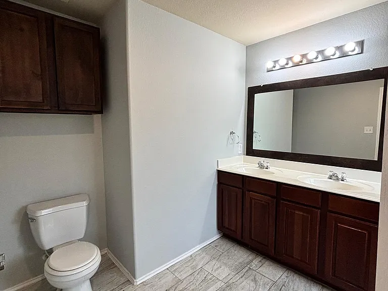 437 Grant Ln — Photo 10