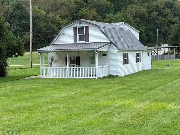 156 Barnhill Rd NE, New Philadelphia, OH 44663