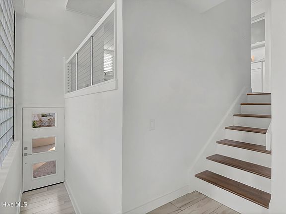3rd image of 325 Bradley Drive