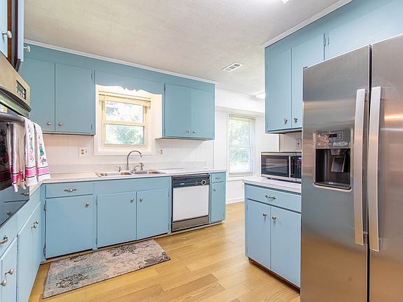 5th image of 4007 Oak Dr