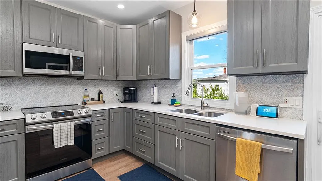 2 bed, 1.5 bath, 1011 sqft, $2,500 — Photo 3