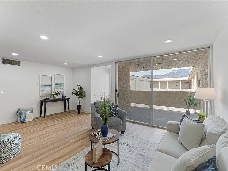125 N Allen Ave #125 — Photo 17