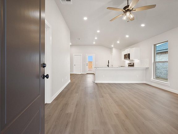 2nd image of 3016 140th St