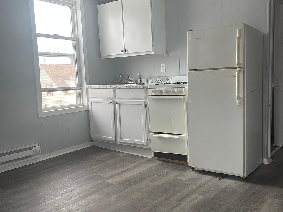 2nd image of 95 High St APT 11