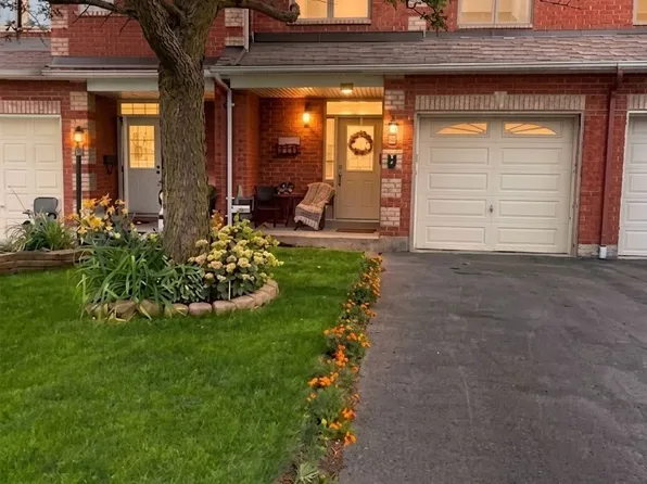 5 Chantilly Gate, Ottawa, ON K2S 2B2