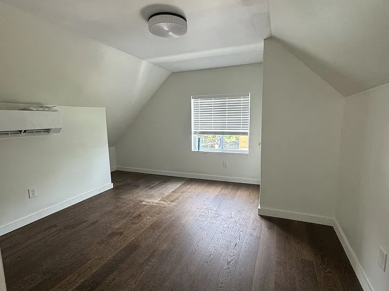 510 Winfield St — Photo 43