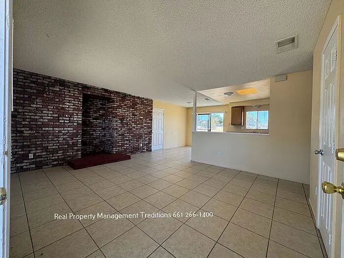 Building Photo - 40325 Ronar St