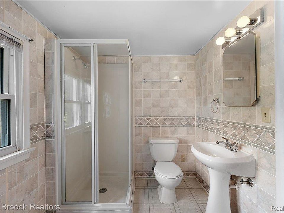 22665 Madison St, photo 24