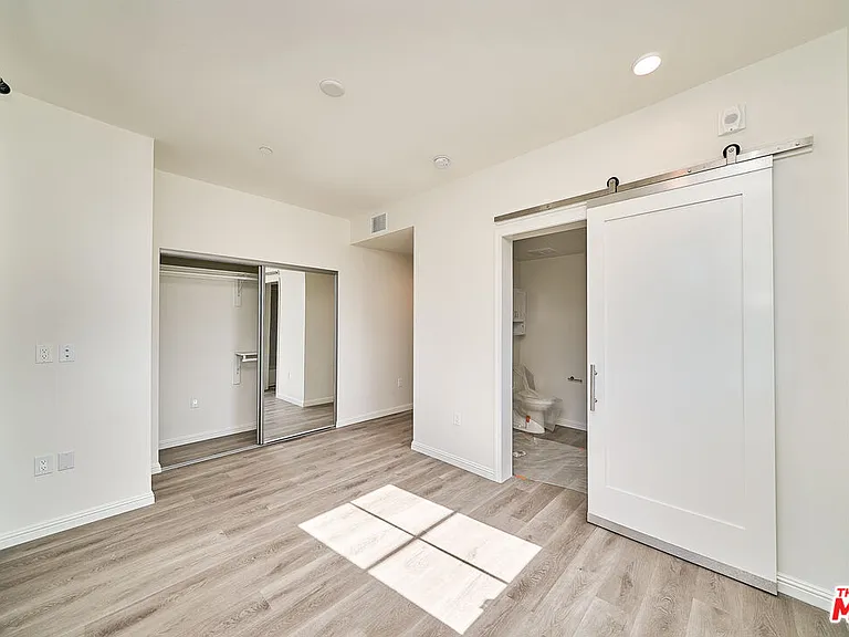 951 S Wilton Pl #204 — Photo 12