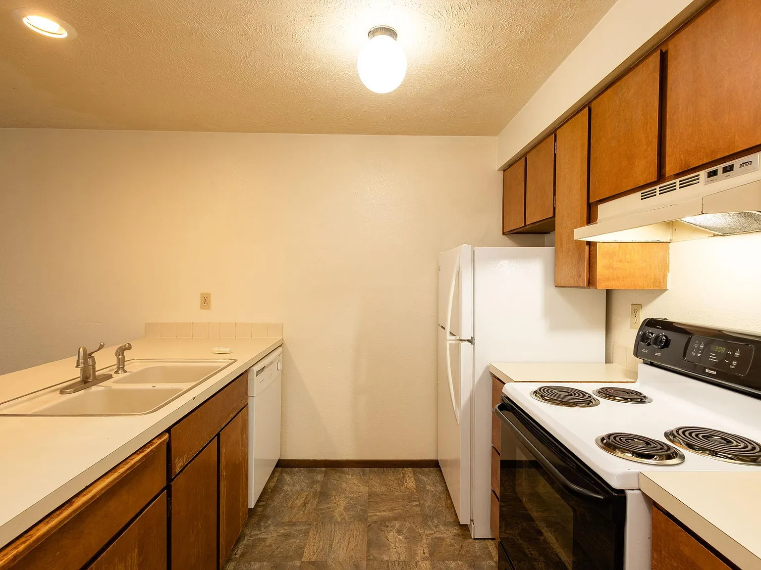 2 bed, 700 sqft, $950 — Photo 3