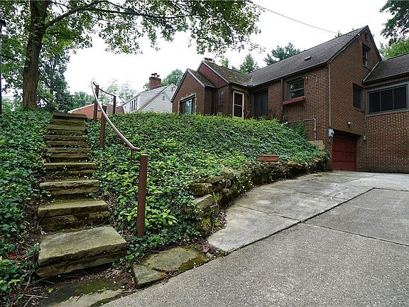 4th image of 556 Royal Ave