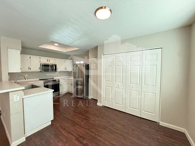 1114 S Surfside Dr — Photo 8
