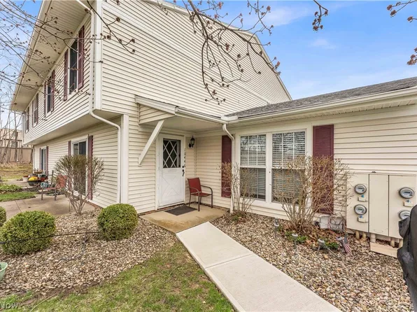 10446 Independence Dr #20D, North Royalton, OH 44133