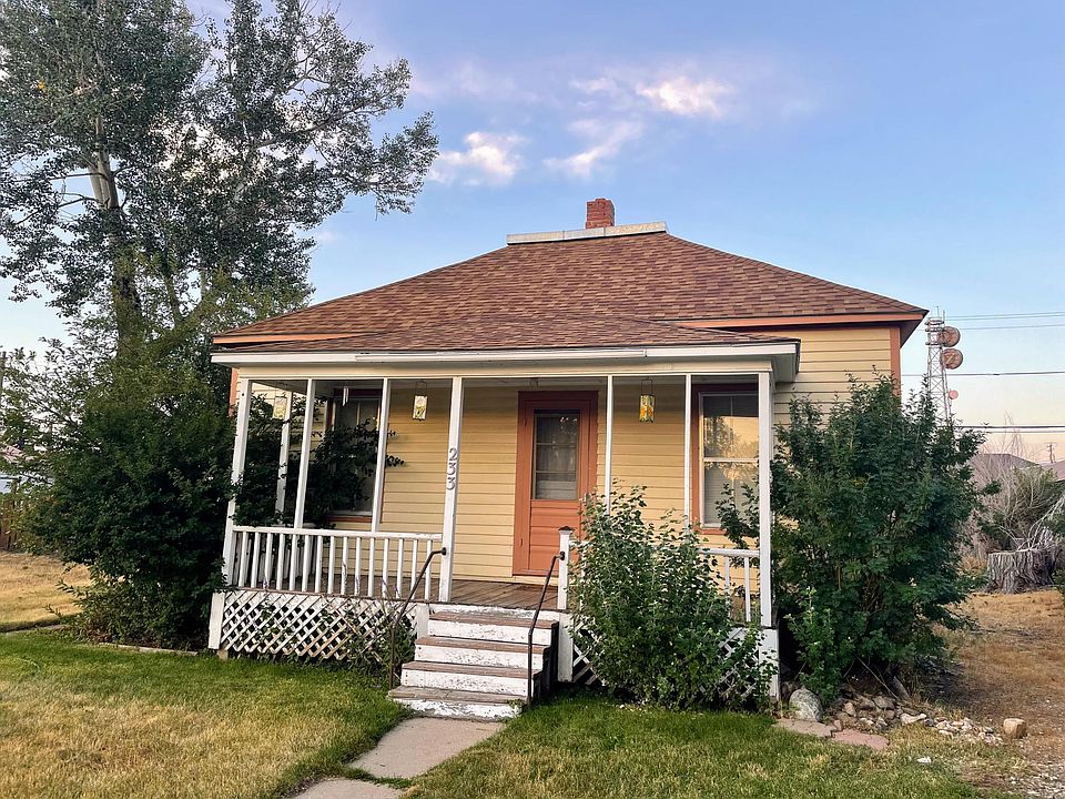 1st image of 233 Washakie St