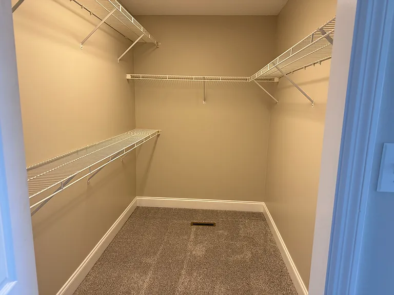 128 Medinah Cir — Photo 10