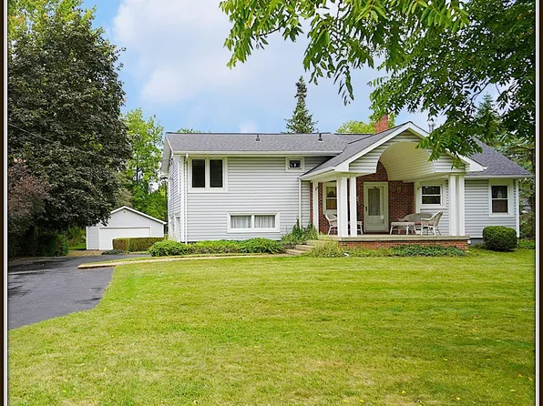4826 Kraus Rd, Clarence, NY 14031