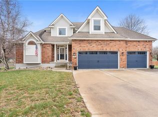 313 SW Bridlewood Ct, Lees Summit, MO 64081