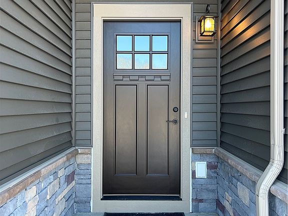 2nd image of 117 Hemingway Ln