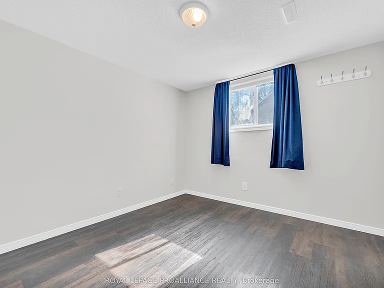 25 Metcalfe St #B — Photo 12