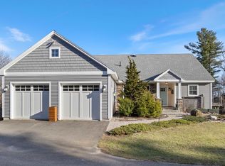 11 Hovey Rd, Londonderry, NH 03053