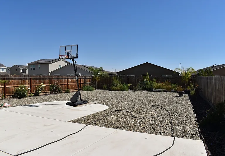 4554 Iris Ct — Photo 40