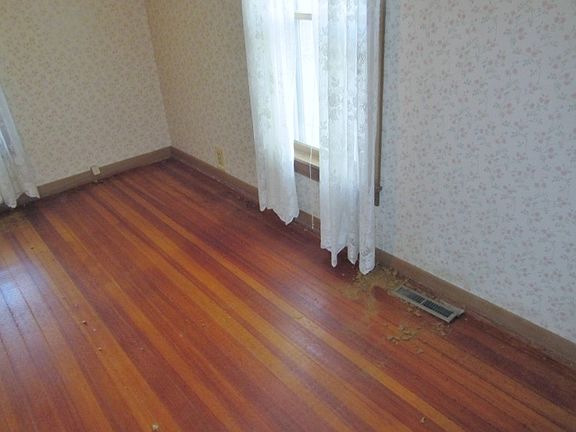 3rd image of 618 N Olive St