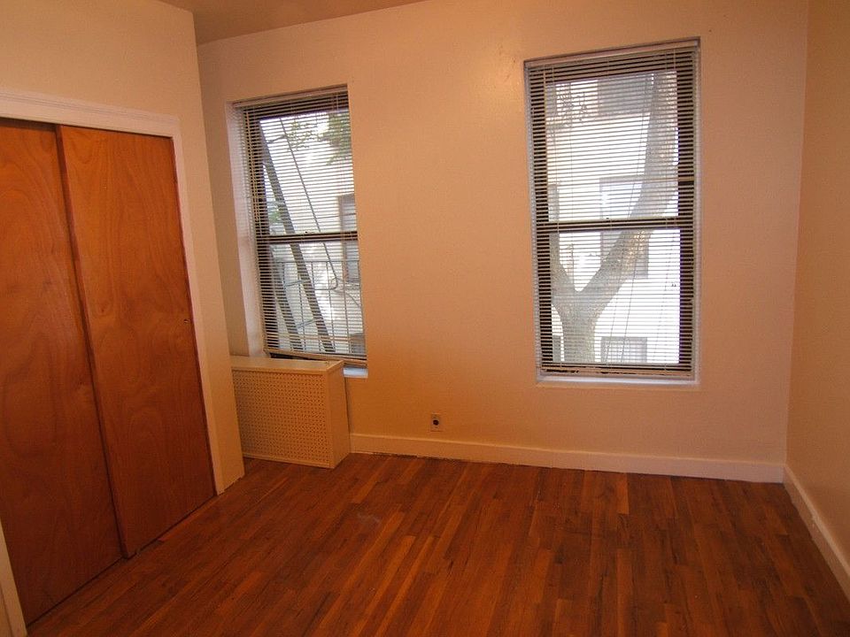 2nd image of 608 E 9th St APT 8