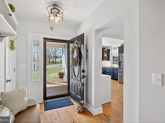 4th image of 798 Turkey Knob Rd