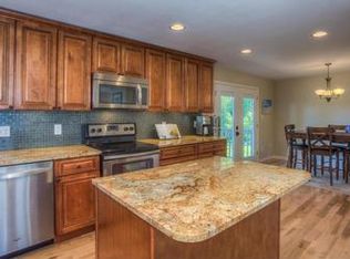 910 S Arbutus St, Lakewood, CO 80228
